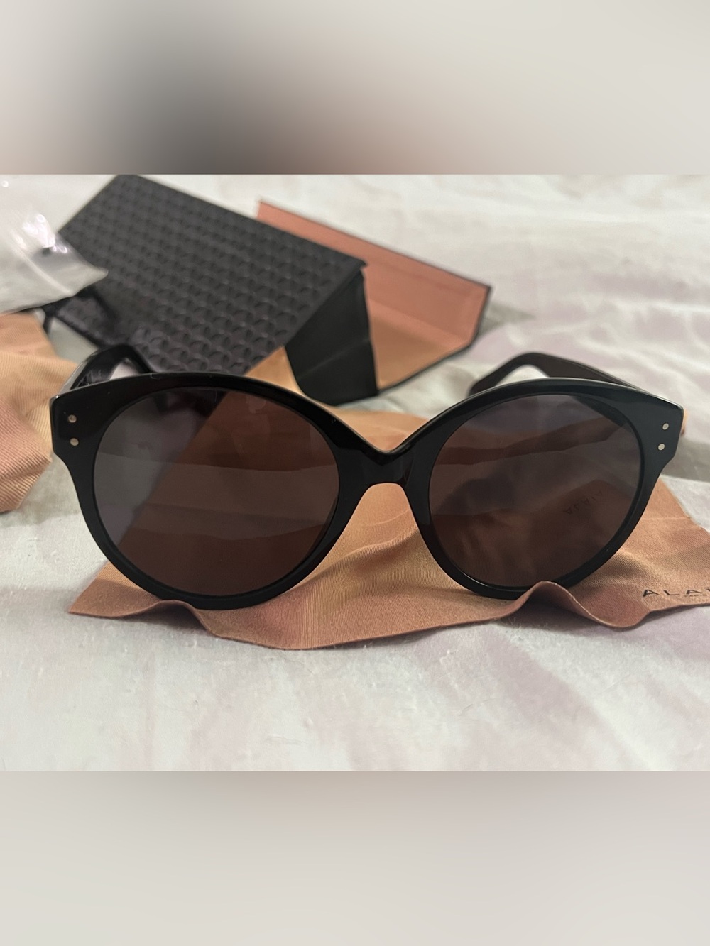 Alaïa Black Round Cat-Eye Sunglasses